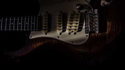 ¿QUÉ SON Y CÓMO FUNCIONAN LOS PICKUPS DE LAS GUITARRAS ELÉCTRICAS?