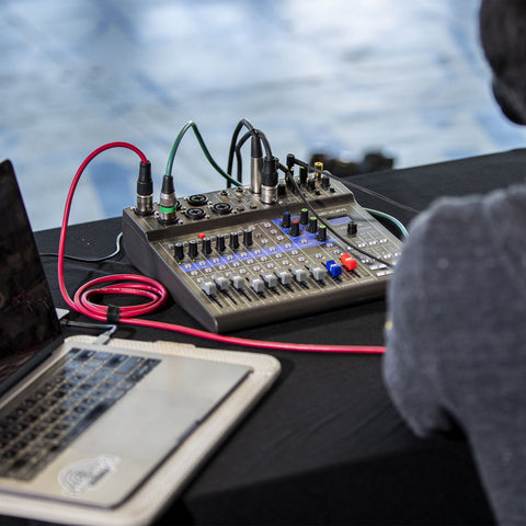 Consola De 8 Canales Zoom L8 Livetrak Mixer+Recorder