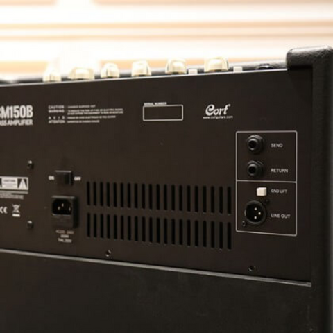 CORT CM150B BASS AMPLIFIER.